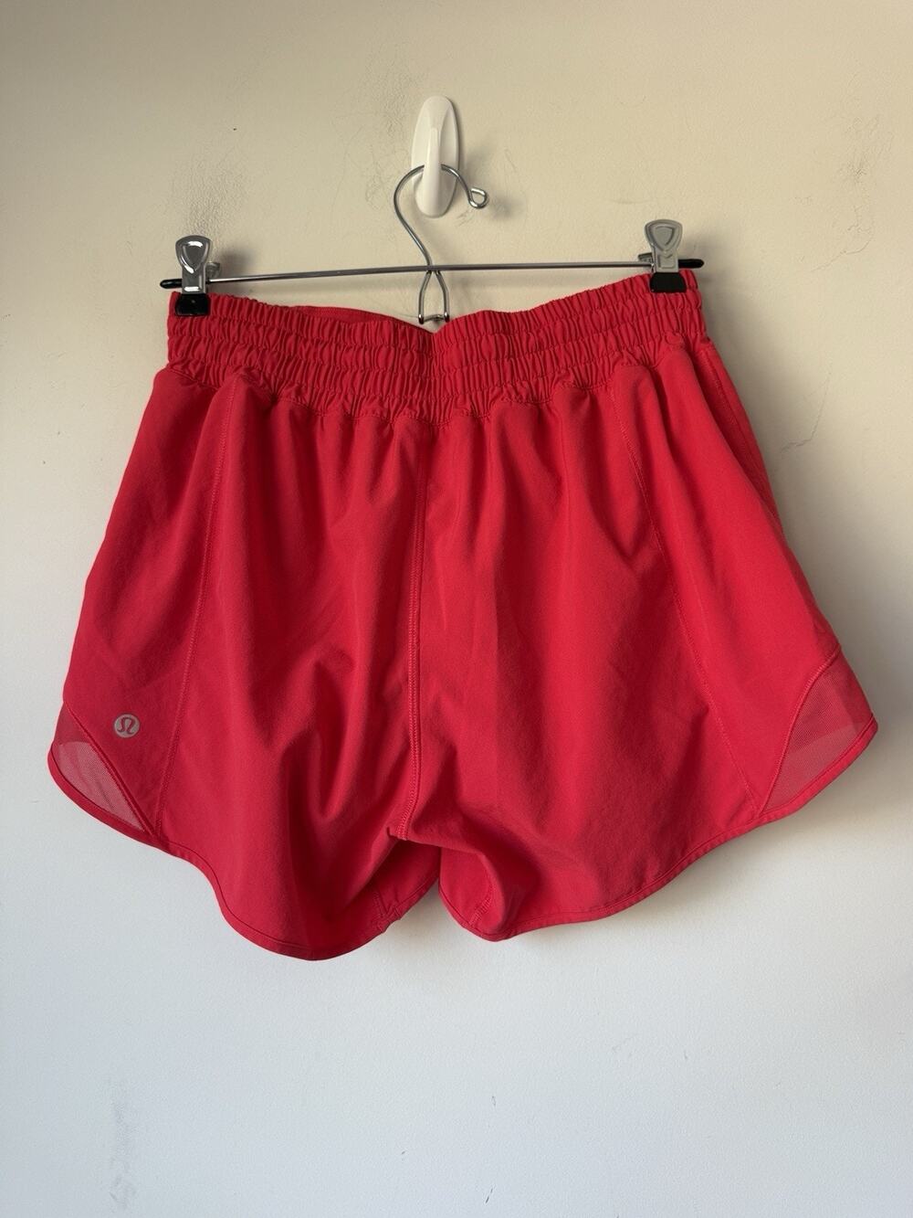 Lululemon Women’s 4” M Hotty Hot Shorts Size 6 Red Square Tag High Rise